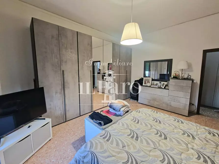 Immagine 18 di Appartamento in vendita  a Campi Bisenzio