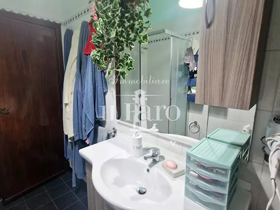 Immagine 31 di Appartamento in vendita  a Campi Bisenzio