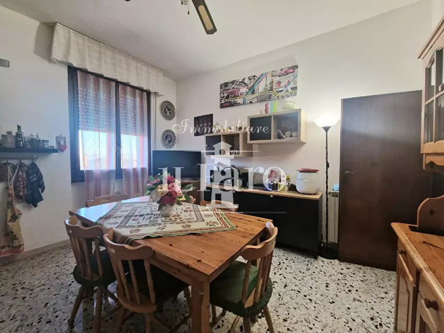 Immagine 2 di Appartamento in vendita  a Campi Bisenzio