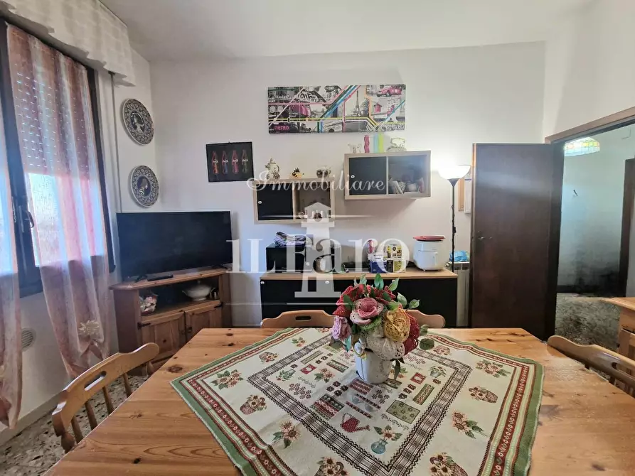 Immagine 4 di Appartamento in vendita  a Campi Bisenzio