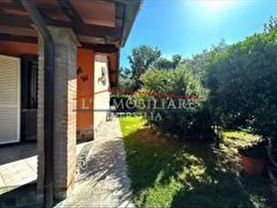 Immagine 9 di Porzione di casa in vendita  a Massa