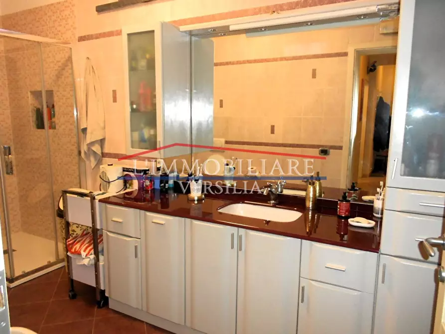 Immagine 33 di Porzione di casa in vendita  a Massa