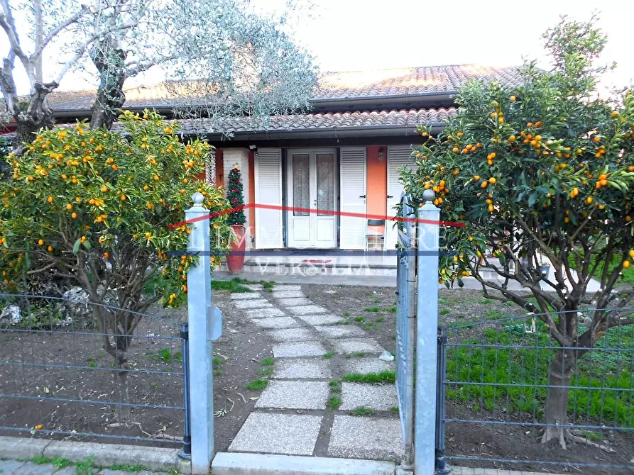 Immagine 5 di Porzione di casa in vendita  a Massa