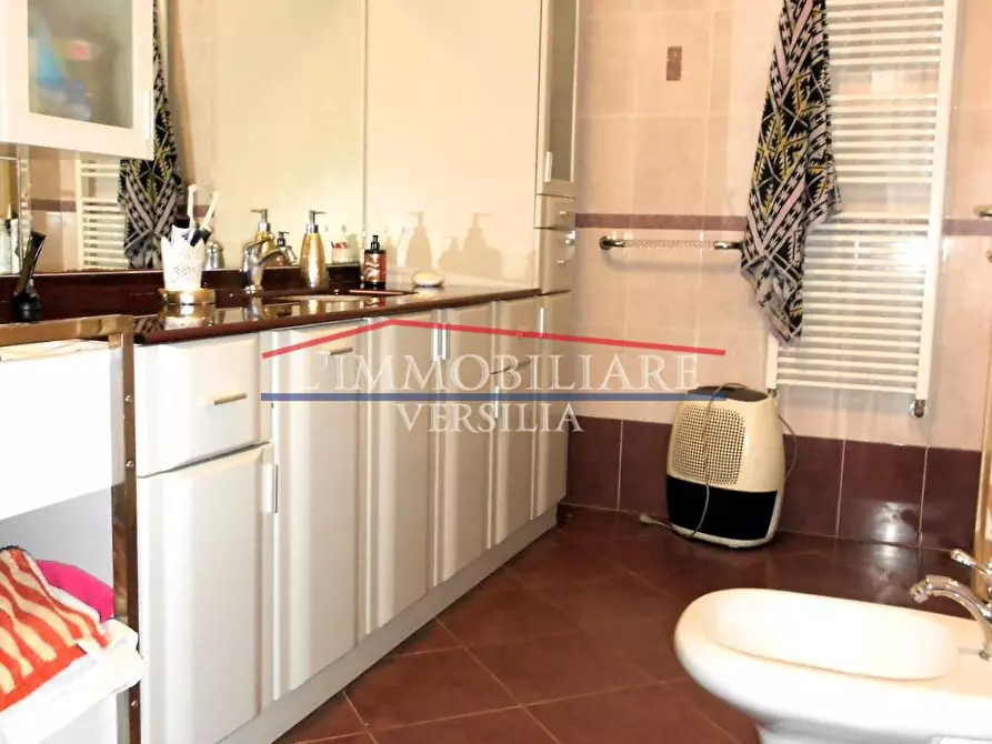 Immagine 32 di Porzione di casa in vendita  a Massa