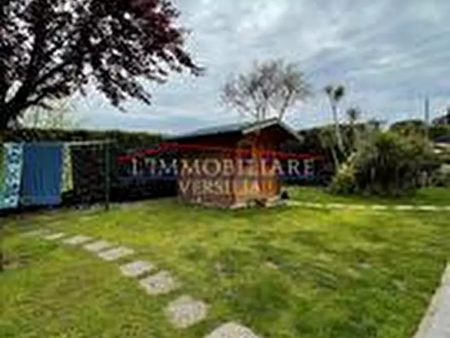 Immagine 12 di Porzione di casa in vendita  a Massa