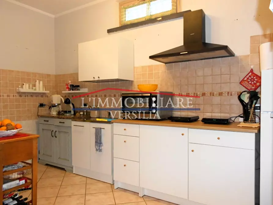 Immagine 19 di Porzione di casa in vendita  a Massa