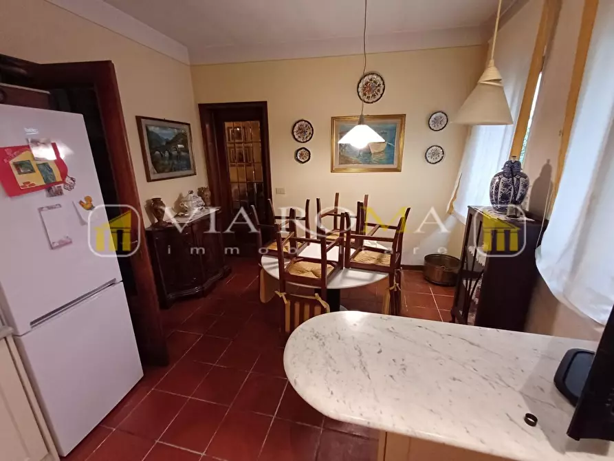 Immagine 10 di Appartamento in vendita  a Lucca