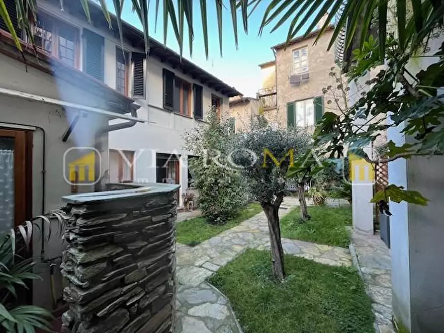 Immagine 3 di Appartamento in vendita  a Lucca