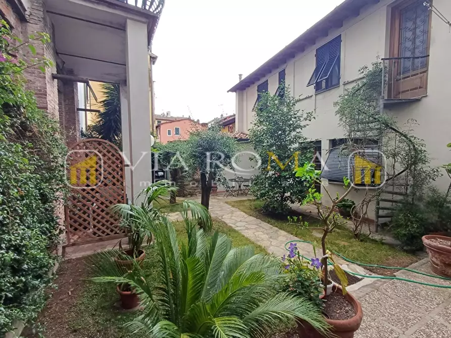 Immagine 6 di Appartamento in vendita  a Lucca