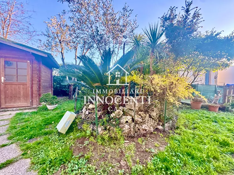 Immagine 9 di Casa bifamiliare in vendita  a Massa