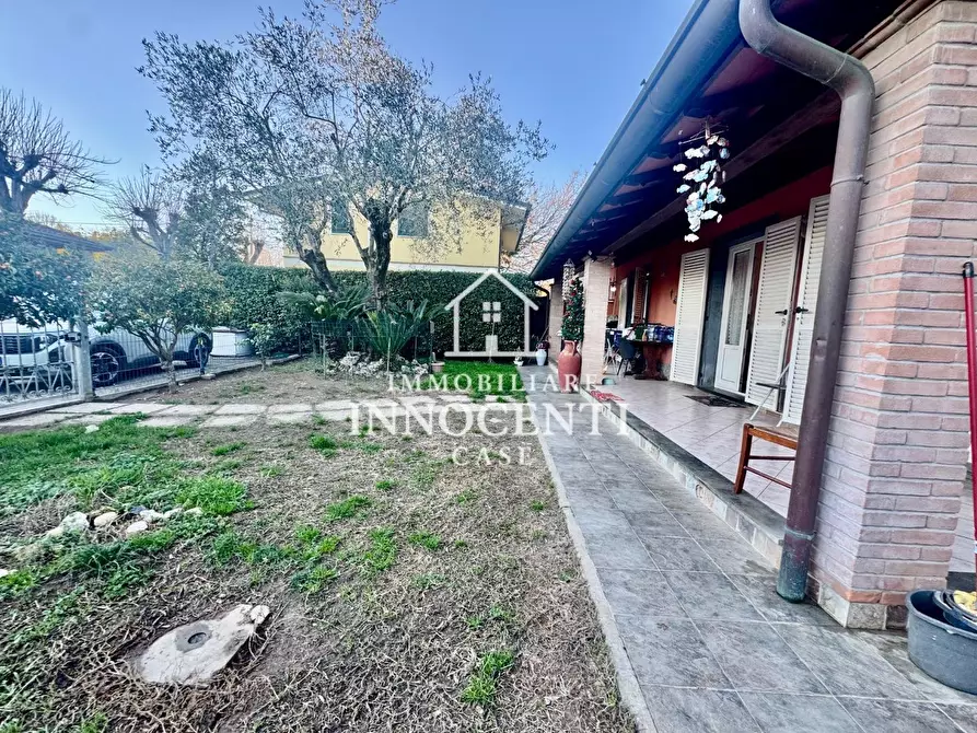 Immagine 10 di Casa bifamiliare in vendita  a Massa