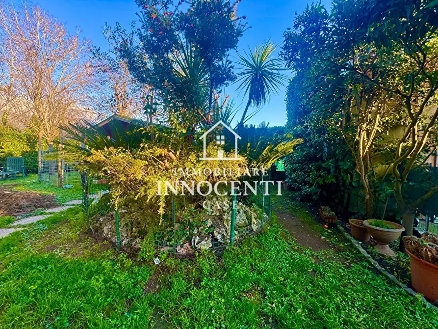 Immagine 6 di Casa bifamiliare in vendita  a Massa