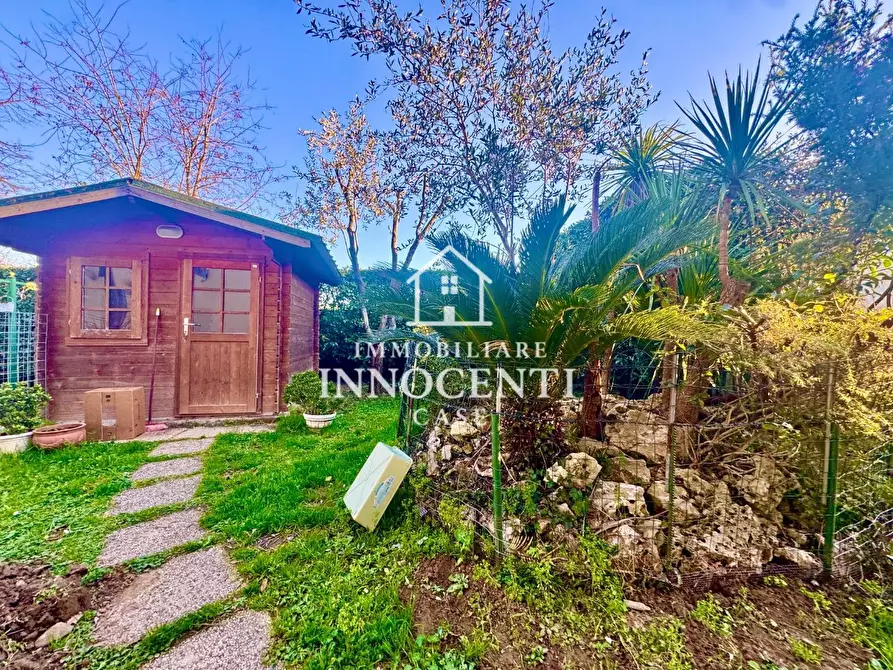 Immagine 2 di Casa bifamiliare in vendita  a Massa