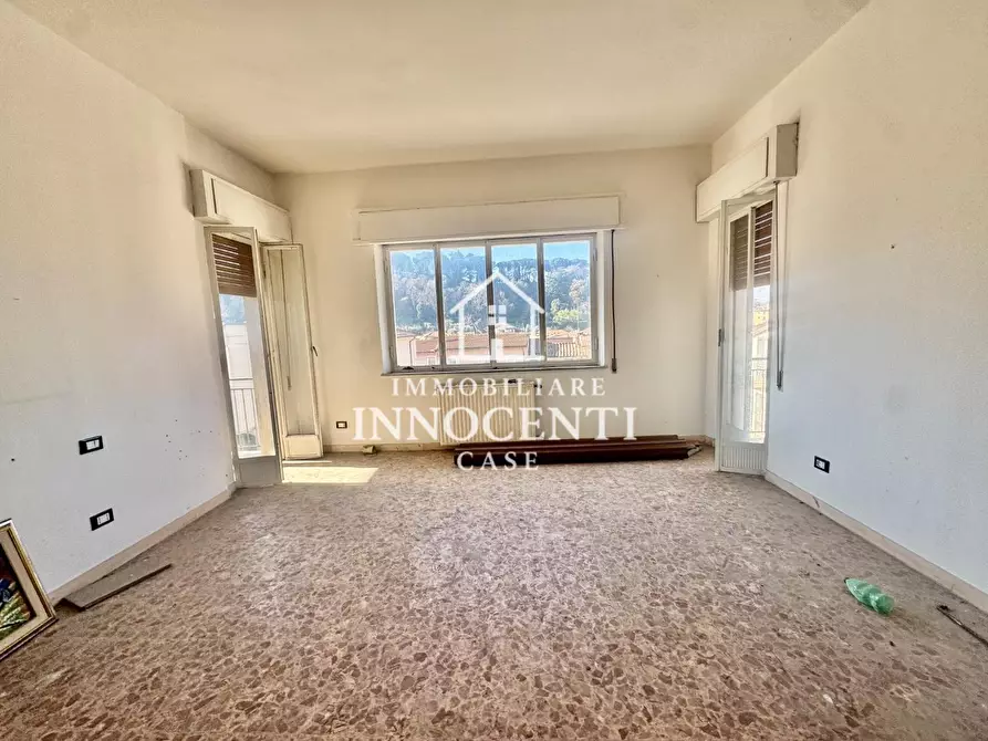 Immagine 2 di Appartamento in vendita  a Massa