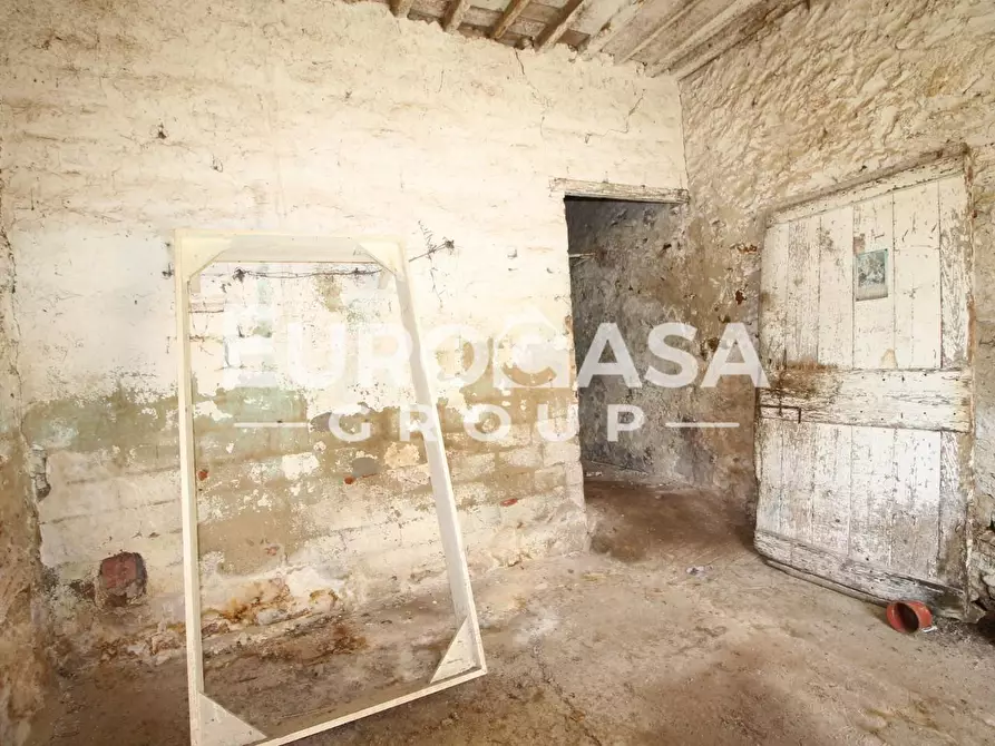 Immagine 9 di Deposito in vendita  a Lucca