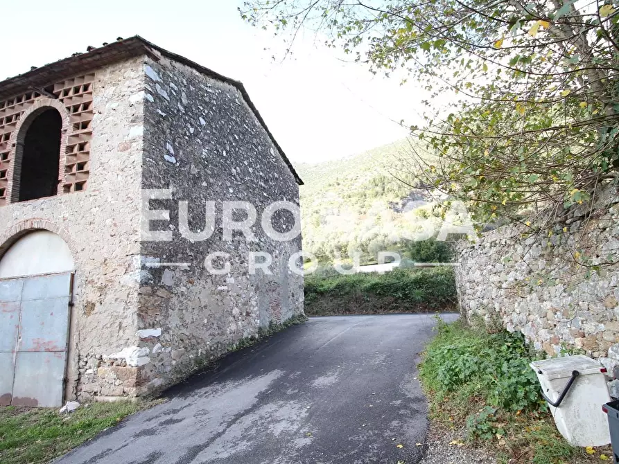 Immagine 4 di Deposito in vendita  a Lucca