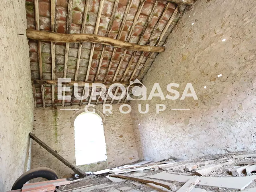 Immagine 10 di Deposito in vendita  a Lucca