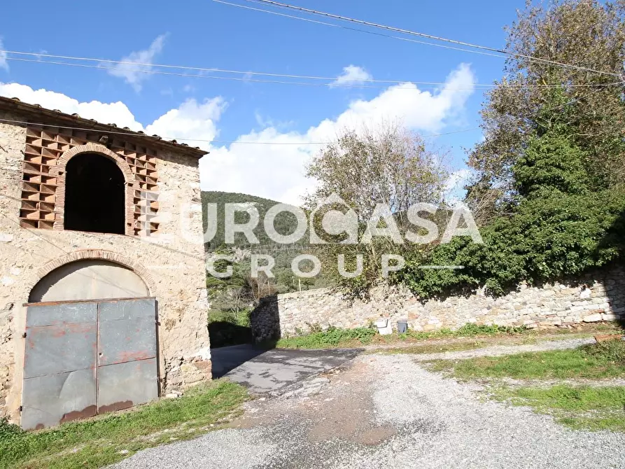 Immagine 5 di Deposito in vendita  a Lucca