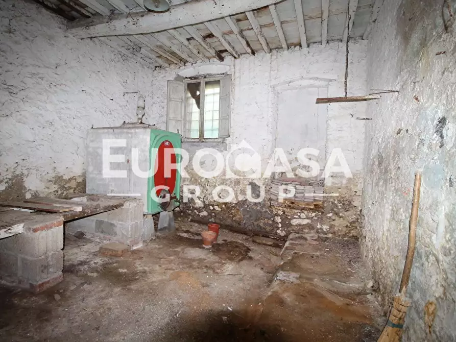 Immagine 13 di Deposito in vendita  a Lucca