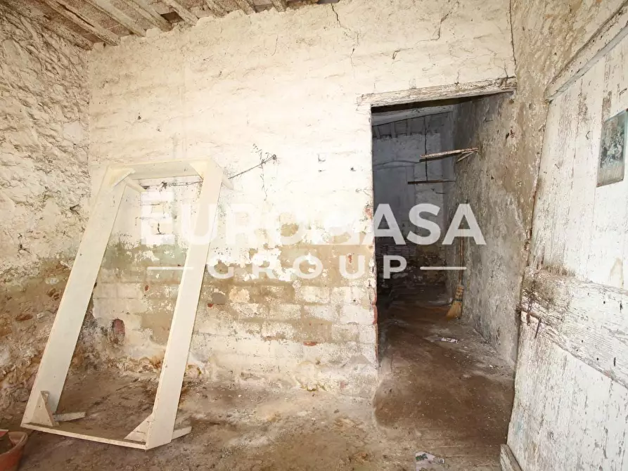 Immagine 12 di Deposito in vendita  a Lucca