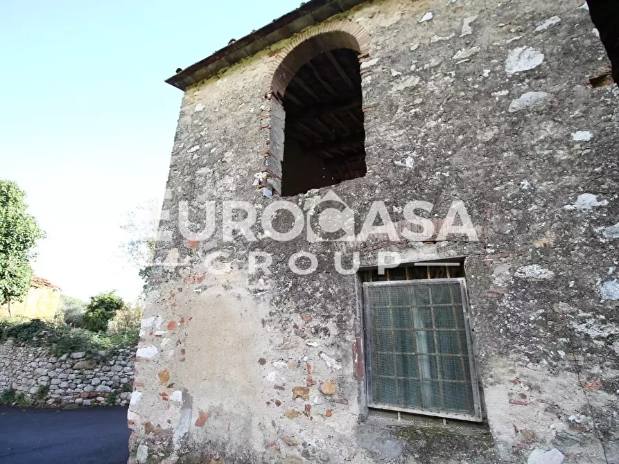 Immagine 8 di Deposito in vendita  a Lucca