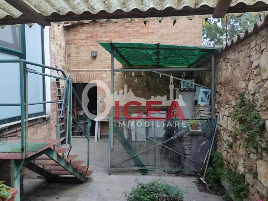 Immagine 25 di Appartamento in vendita  a Siena