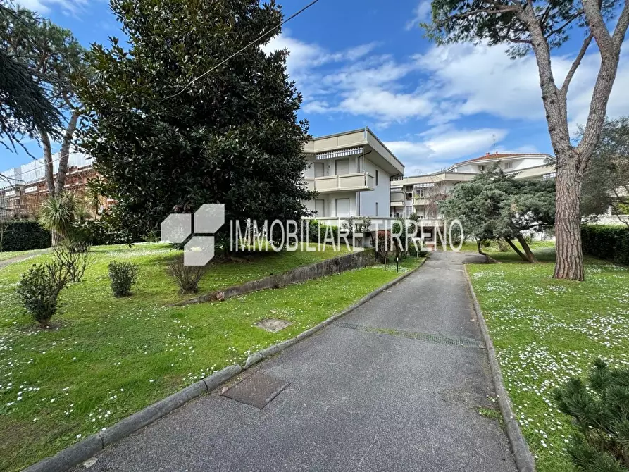 Immagine 1 di Appartamento in vendita  a Massa