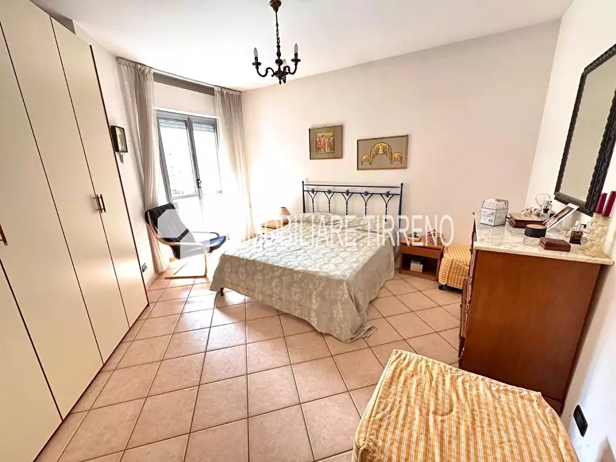 Immagine 11 di Appartamento in vendita  a Massa