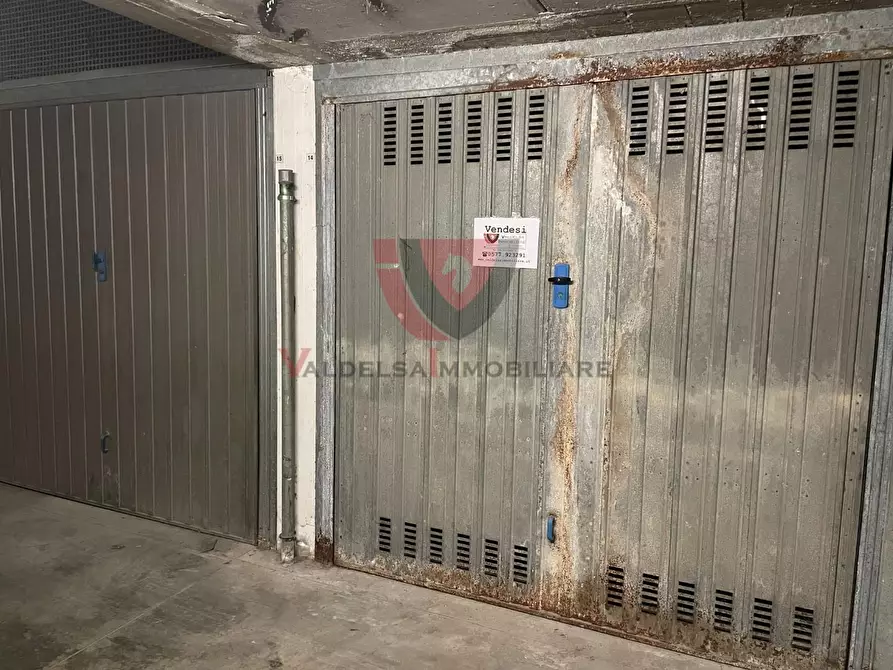Immagine 1 di Garage in vendita  a Colle Di Val D'elsa