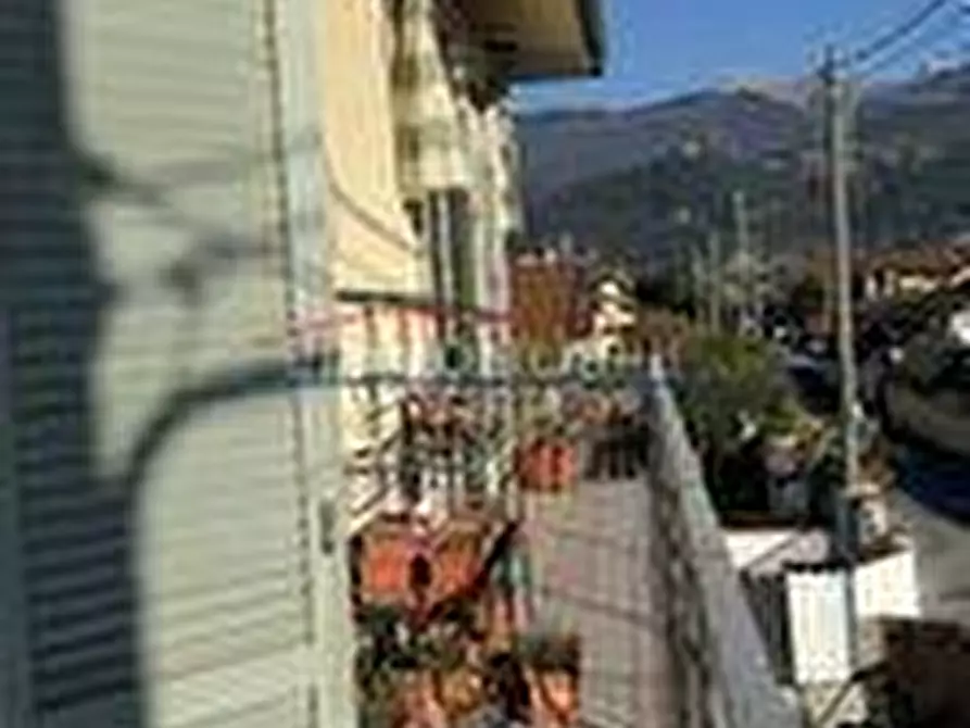 Immagine 8 di Casa trifamiliare in vendita  a Montignoso