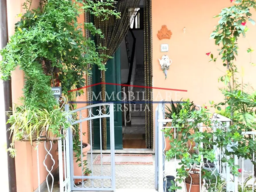 Immagine 15 di Casa indipendente in vendita  a Massa