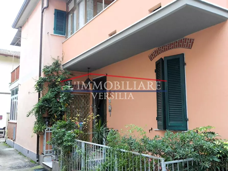 Immagine 3 di Casa indipendente in vendita  a Massa