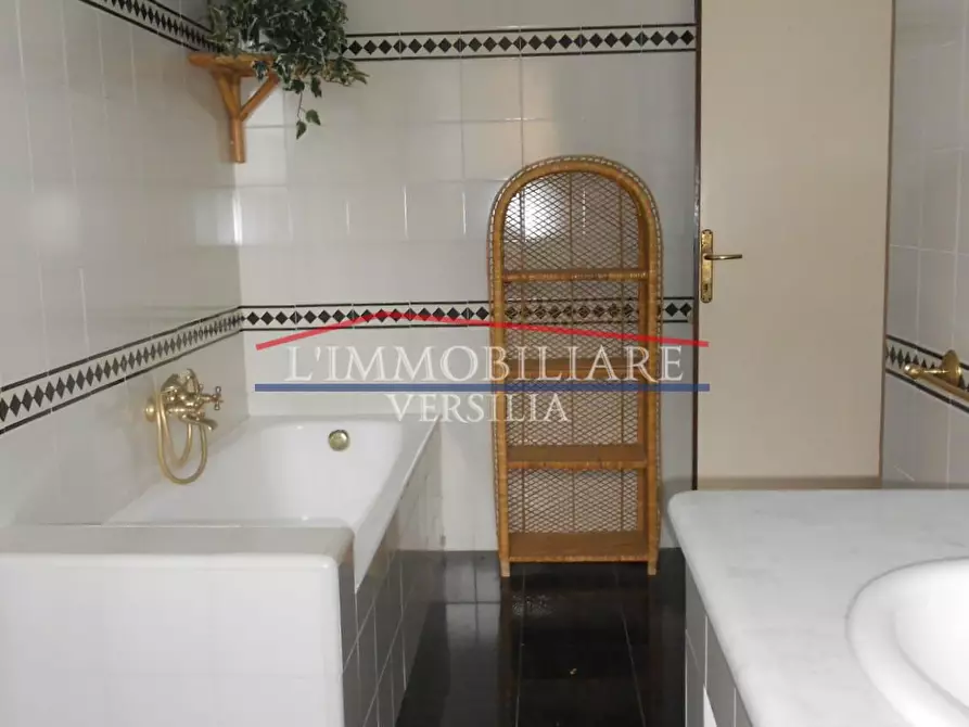 Immagine 36 di Terratetto in vendita  a Montignoso