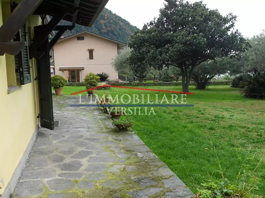 Immagine 45 di Terratetto in vendita  a Montignoso