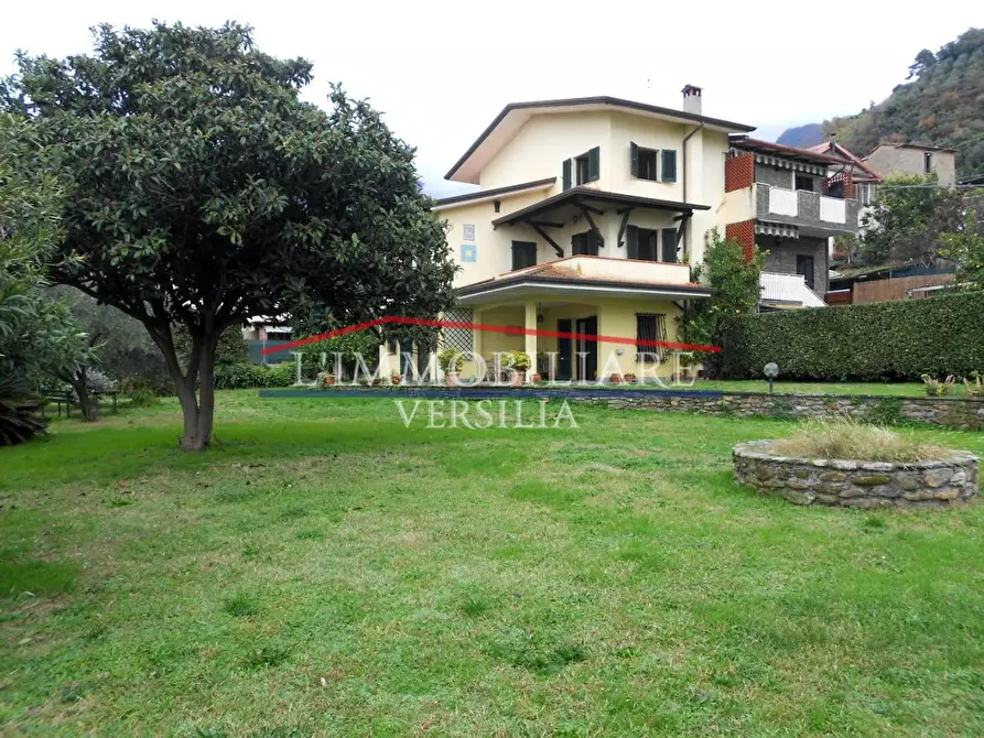 Immagine 2 di Terratetto in vendita  a Montignoso