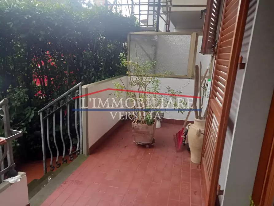 Immagine 2 di Appartamento in vendita  a Massa