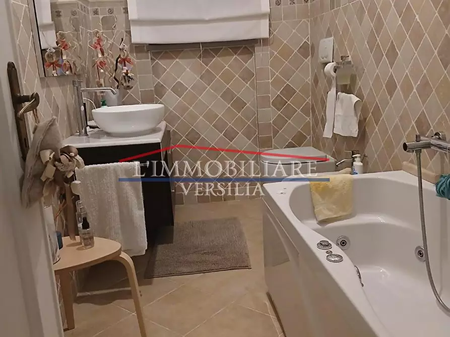 Immagine 11 di Appartamento in vendita  a Massa