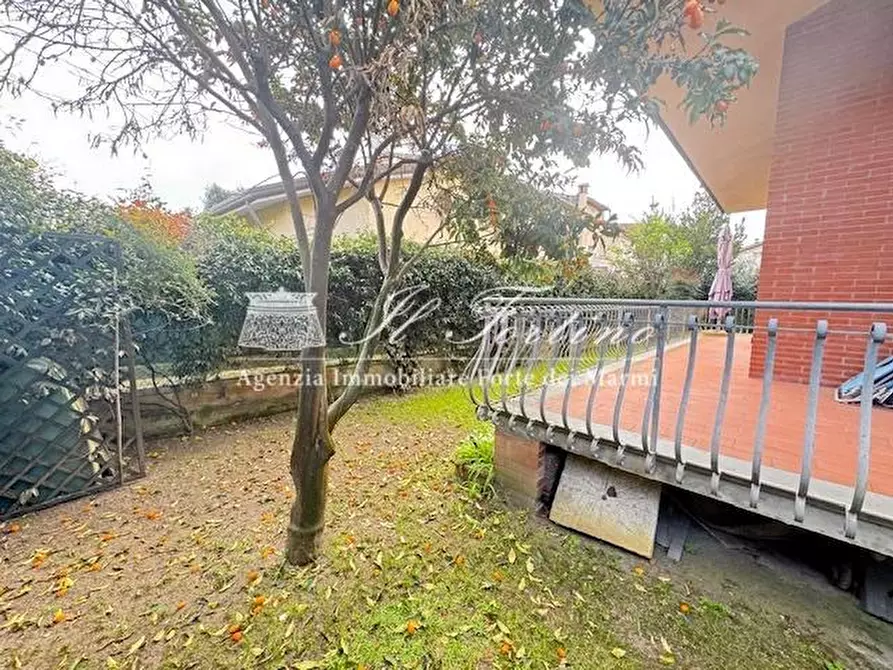 Immagine 24 di Villa in vendita  a Forte Dei Marmi