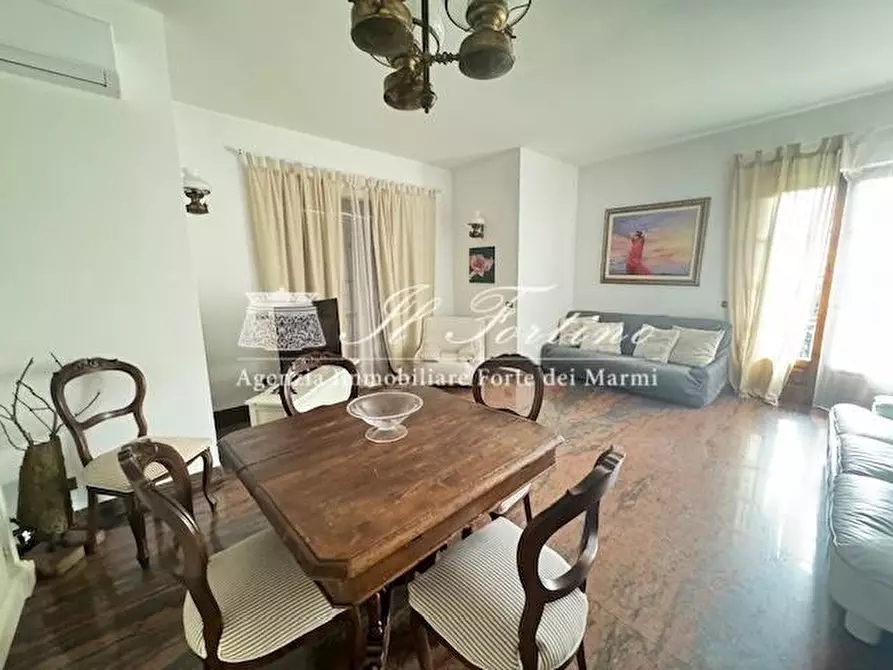 Immagine 5 di Villa in vendita  a Forte Dei Marmi