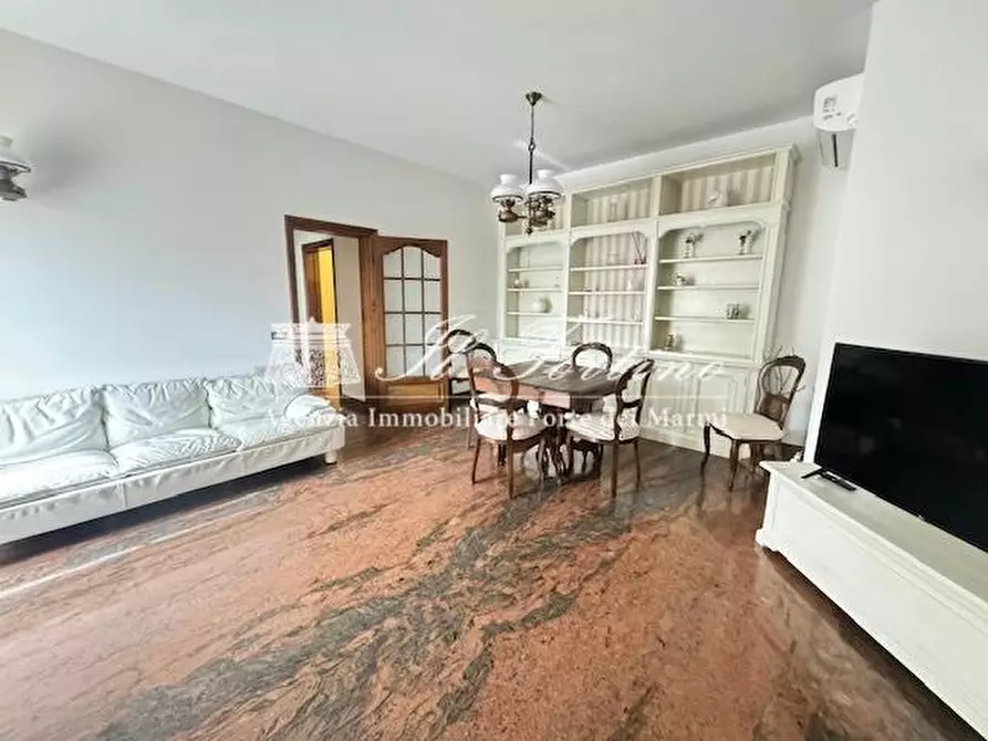 Immagine 6 di Villa in vendita  a Forte Dei Marmi