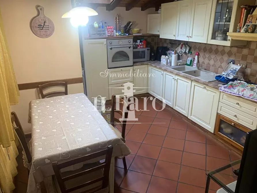Immagine 7 di Porzione di casa in vendita  a Campi Bisenzio