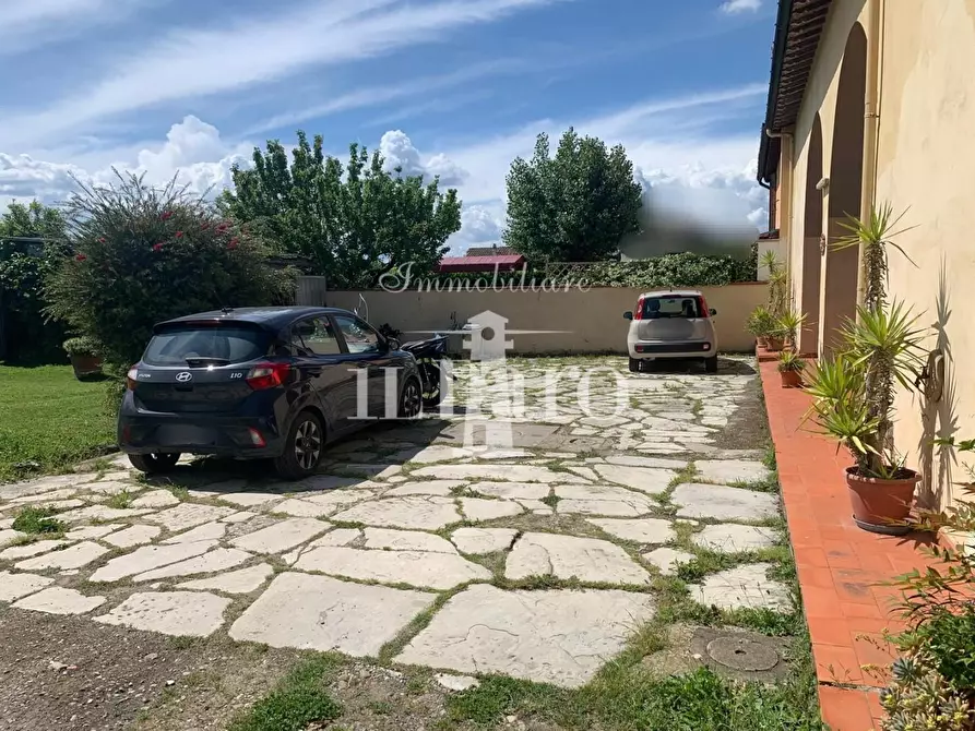 Immagine 4 di Porzione di casa in vendita  a Campi Bisenzio