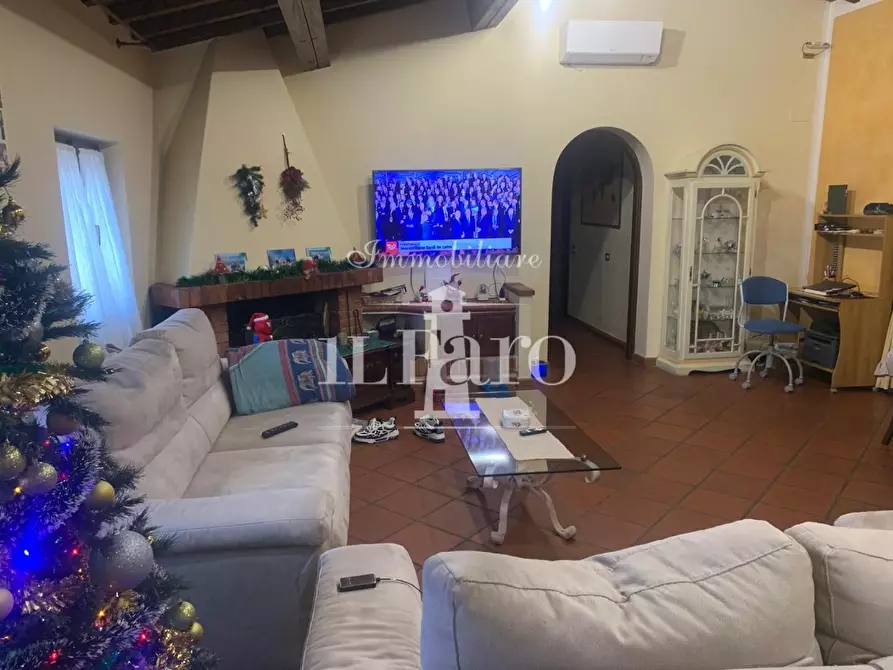 Immagine 6 di Porzione di casa in vendita  a Campi Bisenzio