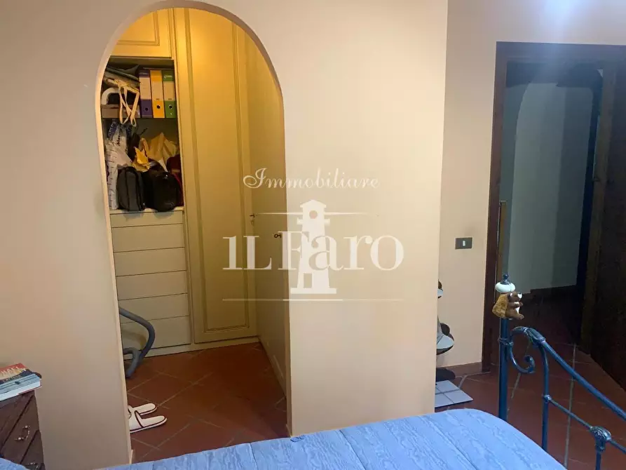 Immagine 10 di Porzione di casa in vendita  a Campi Bisenzio