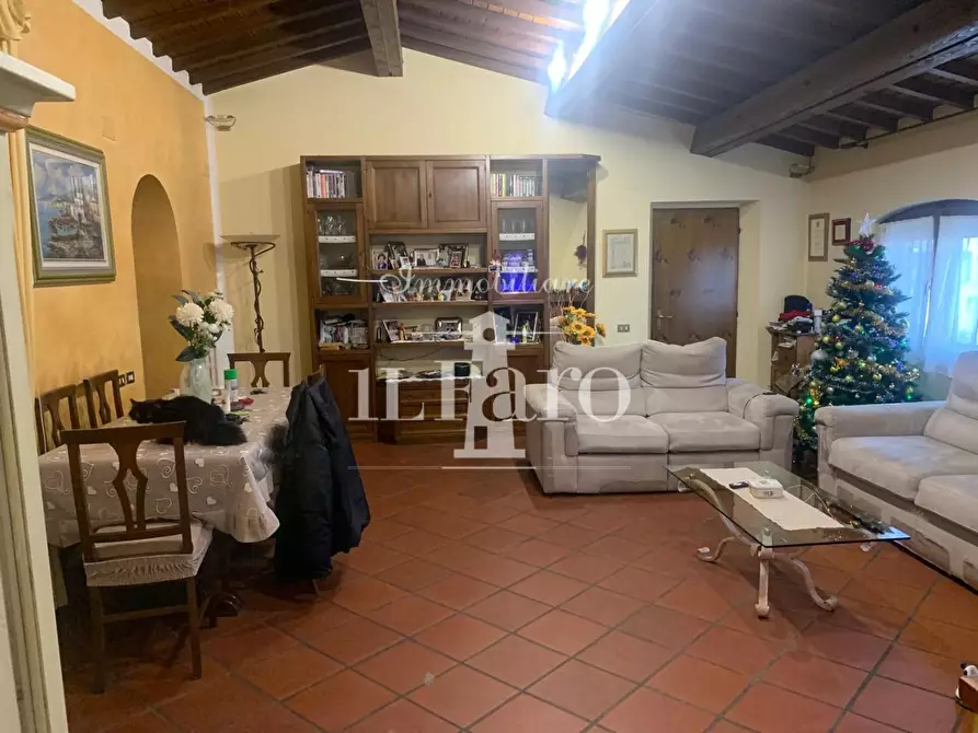 Immagine 5 di Porzione di casa in vendita  a Campi Bisenzio