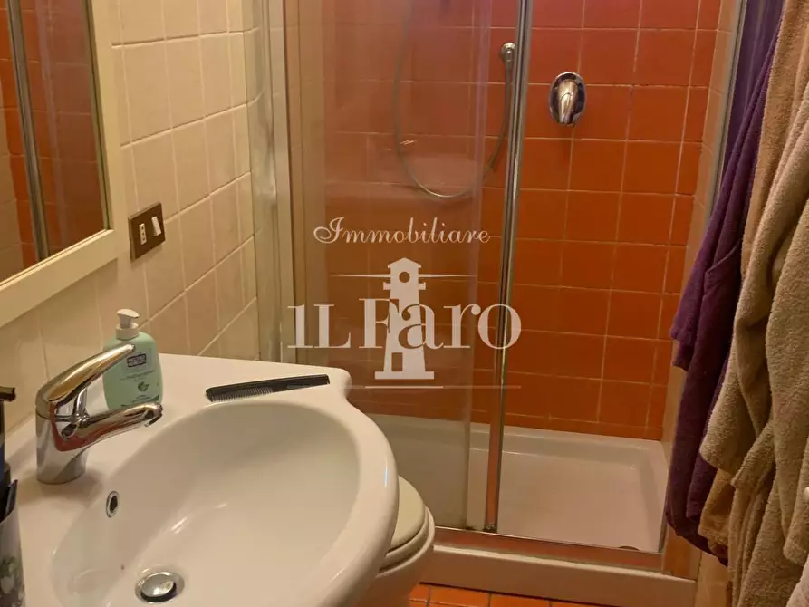 Immagine 13 di Porzione di casa in vendita  a Campi Bisenzio