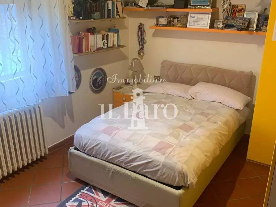 Immagine 12 di Porzione di casa in vendita  a Campi Bisenzio