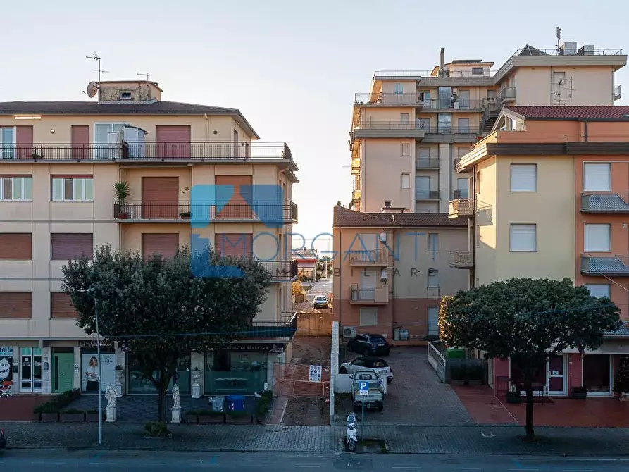 Immagine 5 di Appartamento in vendita  a Camaiore