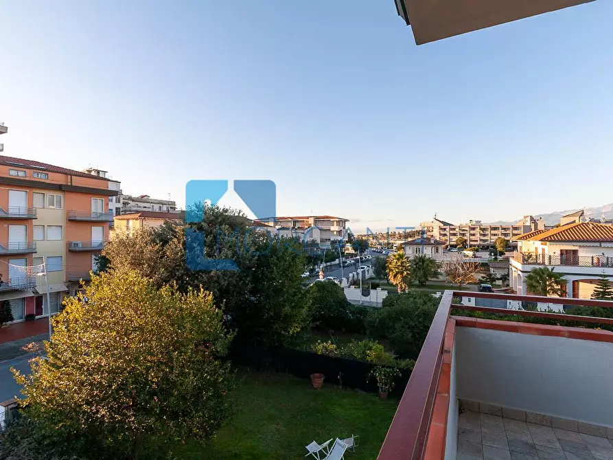 Immagine 3 di Appartamento in vendita  a Camaiore