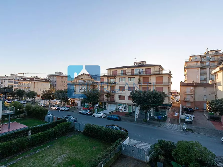 Immagine 4 di Appartamento in vendita  a Camaiore